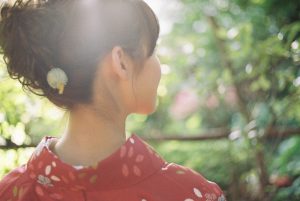 着物女性のヘアセット