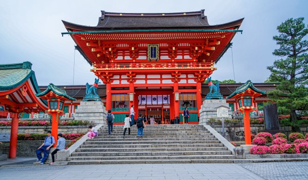 八坂神社の朱色の楼門