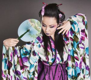 個性的な着物女性