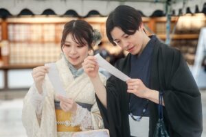 京都で着付け体験するカップル