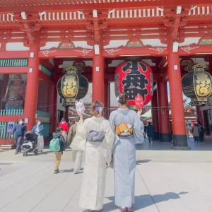 浅草寺で着物散策