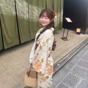 後ろ姿の浴衣