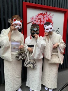 3名グループでレース着物をレンタル