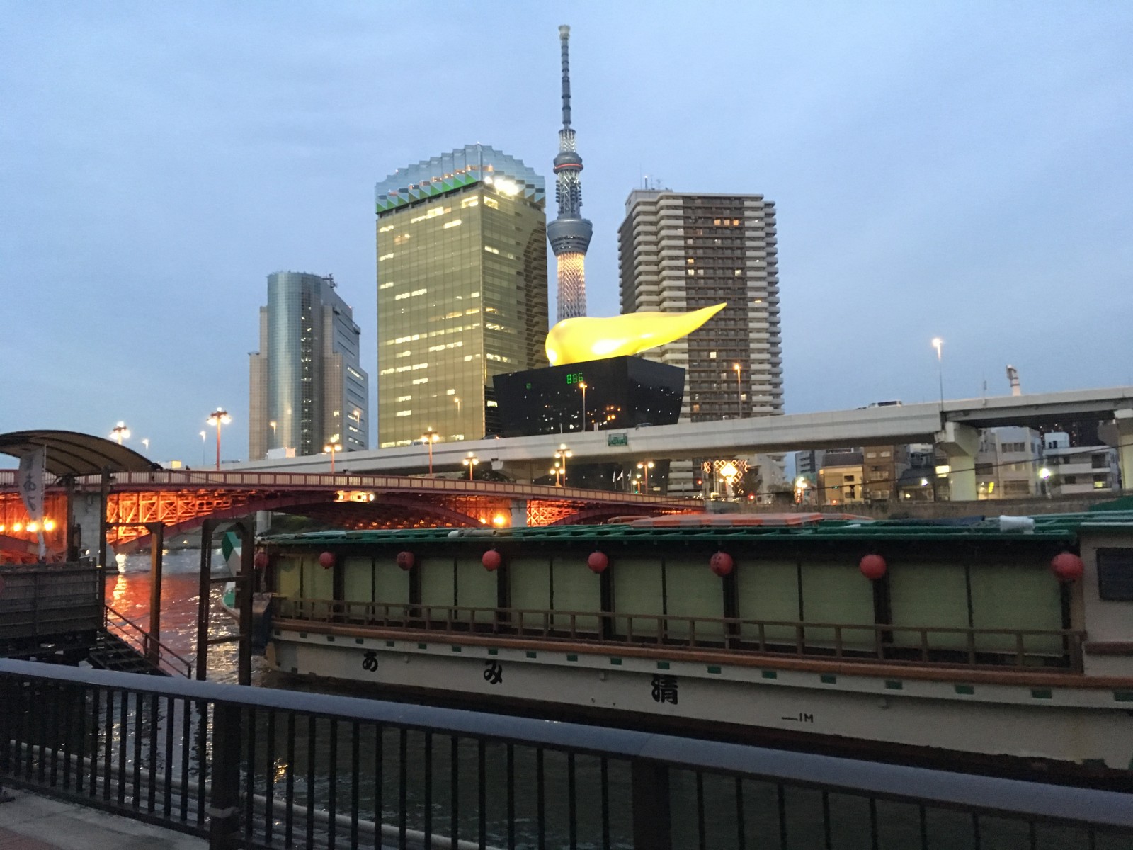 スカイツリーとアサヒビール本社