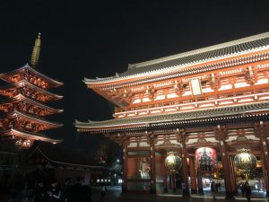 夜の浅草寺