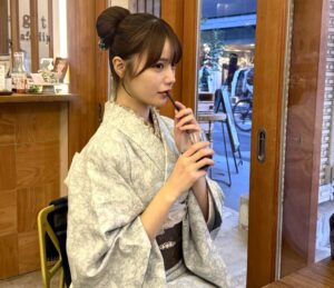 京都清水寺周辺で着物レンタルして食べ歩きを楽しむ