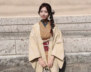 羽織をきた女性