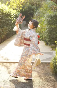 アンティーク着物をレース襟でコーディネート