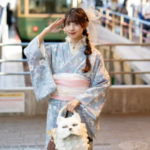 アンティーク着物をレース小物とアレンジ