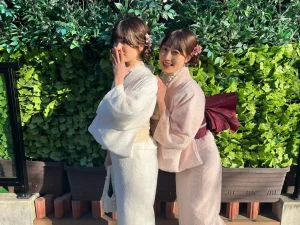 浅草でレース着物を着た女性