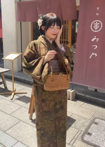 夏の浅草でアンティークの着物レンタル