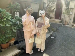 お面で着物散策