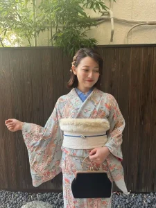 レトロなアンティーク着物で写真撮影
