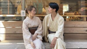 浅草でカップルが浴衣デート