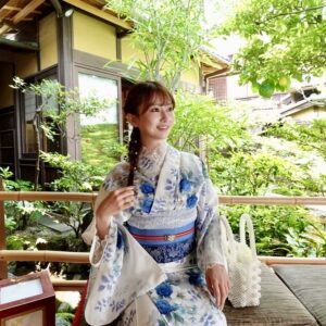浅草でカップルが浴衣デート
