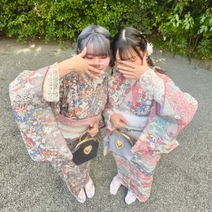 鎌倉の着物レンタル和楽|学割プランでレトロ系着物をレース小物と合わせて今っぽくコーディネート