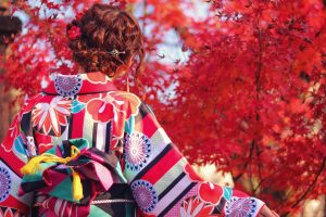 紅葉と着物モデル